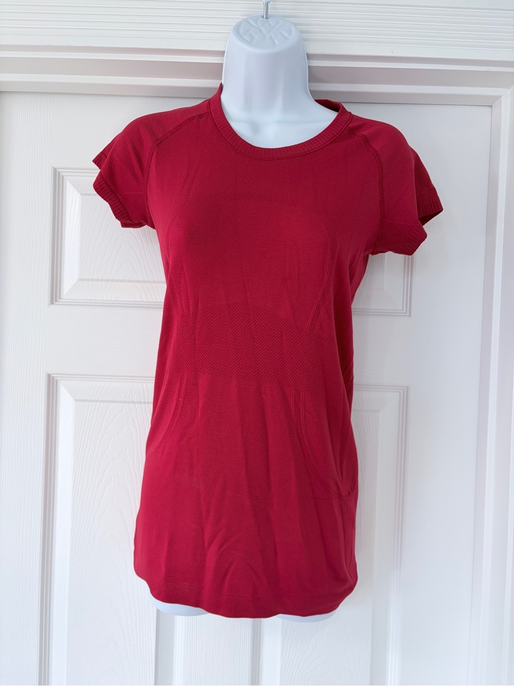 Women’s Lululemon Short Sleeve shirt, hip length - Red